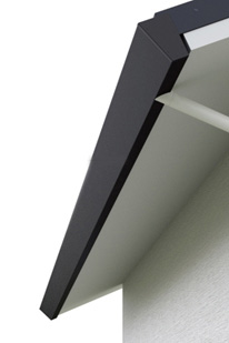 屋根と一体化してスッキリした軒下に
