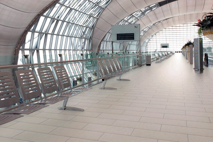 LIXIL　多くの人が集まる空間の施工にも適している