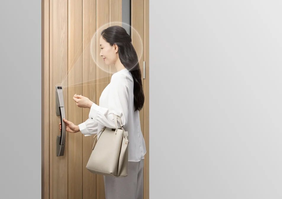 LIXIL　「顔認証」搭載玄関ドア