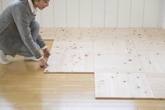 西粟倉森の学校、賃貸住宅に最適な無垢材タイル