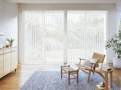 立川ブラインド工業、カーテンのような柔らかさのタテ型ブラインド