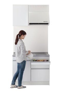 亀井製作所、引き出し式テーブル付きコンパクトキッチン