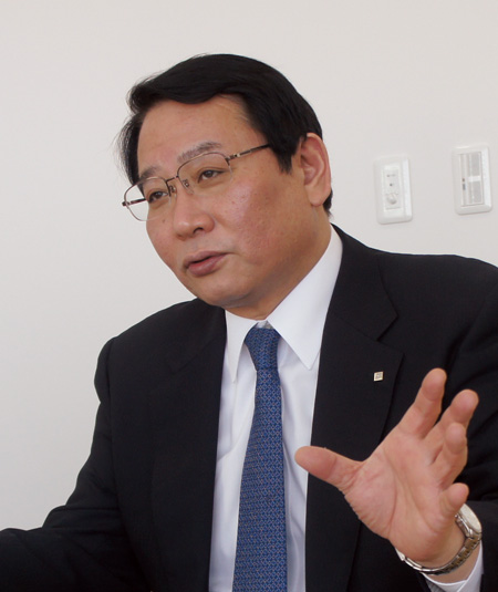 ＹＫＫＡＰ　堀　秀充社長