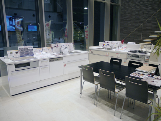 1階はキッチンを複数展示