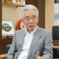 小泉、「流通」カテゴリにとらわれない経営を