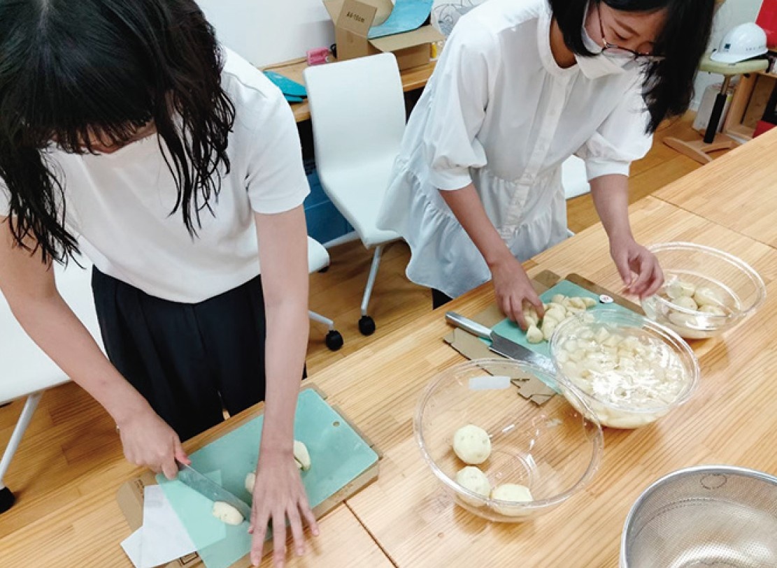 シュウハウス工業　力をあわせてカレーづくり