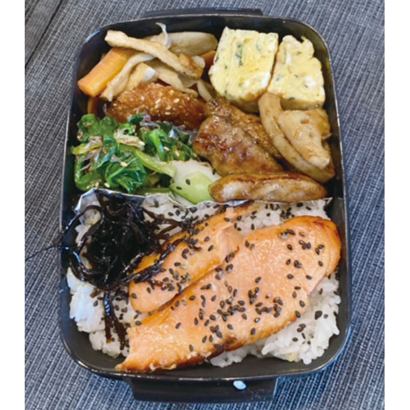 平日のランチは愛妻弁当