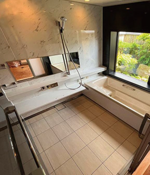 タカラ産業　庭を見るため、窓の大きさと取付位置は、湯船に浸かった時にベストな高さになるように設定2