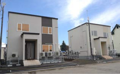 旭川市のダイキン旭川ラボ。 右が一般住宅、左が高気密高断熱住宅