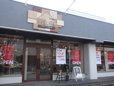 約20坪の店内に展示商談スペース