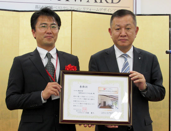 スズキ企画（左・鈴木亮一専務）は築50年の平家を改修。右はソーゴー佐藤慶太社長