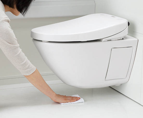 セラミック製タイルは汚れを簡単に落とせるため、日ごろの手入れは水拭きだけで十分。