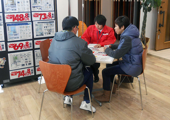 営業スタッフが制度を丁寧に紹介