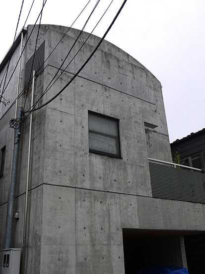 建物は築15年のRC造