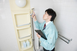 検査員による住宅診断のイメージ