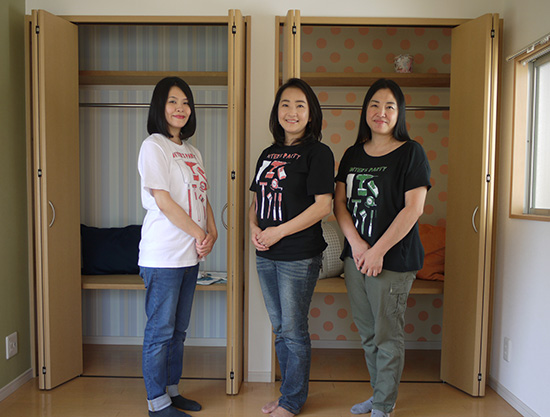 右から門由美子さん、石井麻紀子さん、青木華恵さん