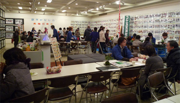 リフォームワン　受付所には施工事例をパネルで展示