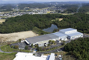 クリナップ　新プレスラインが完成した津山工場