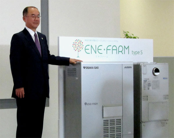 大阪ガス　「エネファームtype S」を発表する本荘武宏社長