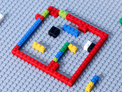 ネクスト　ブロックを並べると（左）3DCG化される（右）システム1