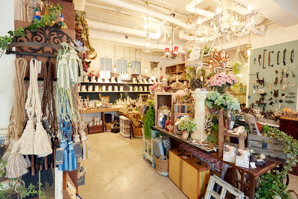 夏水組　DIYアイテムがずらりと並ぶ店内