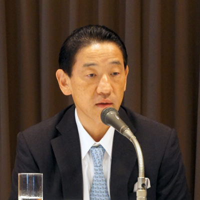 アイカ工業　「IWAOモデル」を紹介する岩尾聡士氏