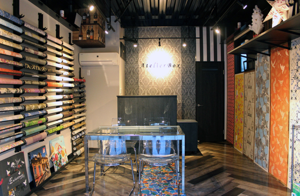 Atelier Box　輸入壁紙を実際に見て確かめることができる店内