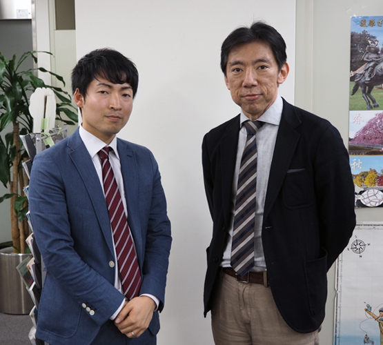 移住・交流推進機構・田渋賢一郎参事（右）と藤井勇輝参事（左）