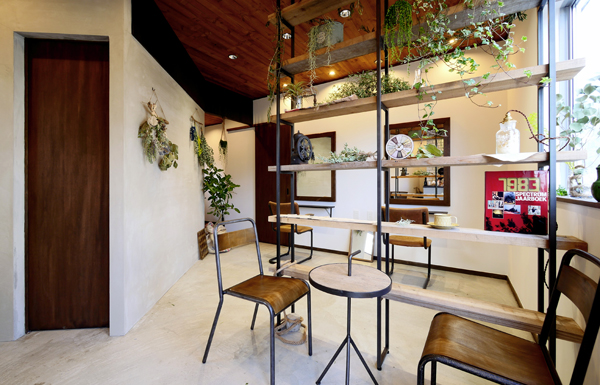 美想空間　内装や建具も「＋カフェ」のテイストで仕上げられており、住まい全体でカフェ不雰囲気を感じながら生活することができる1