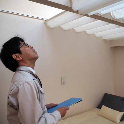 ジャパンホームシールド　室内は特に雨染みに注意する。他にもドアやカーテン、ロールスクリーンの動作も確認