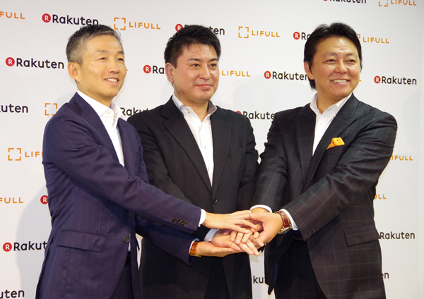 楽天LIFULL　左から楽天の山田善久副社長、楽天LIFULL STAYの太田宗克社長、LIFULLの井上高志社長