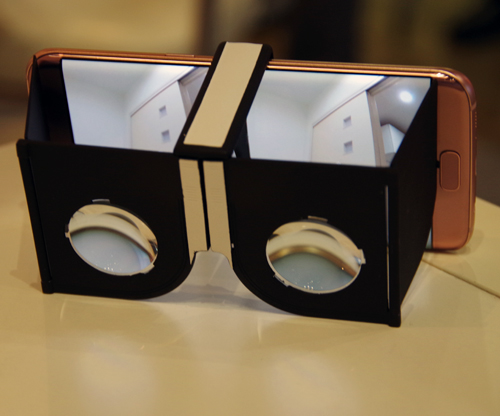 エフマイナー　コンパクトで持ち運びしやすいVRグラス