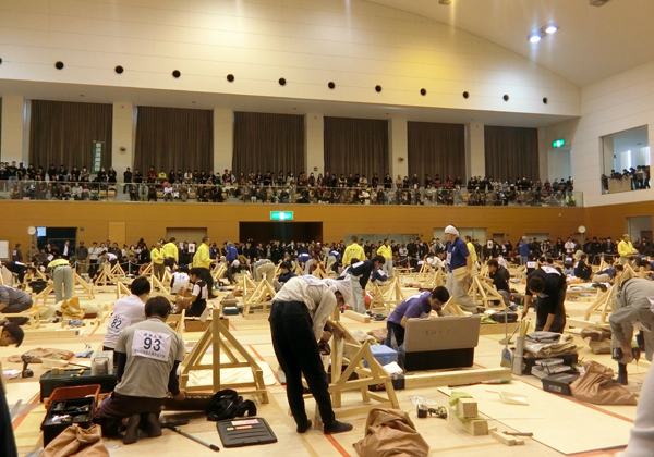 建築大工部門には95人が参加