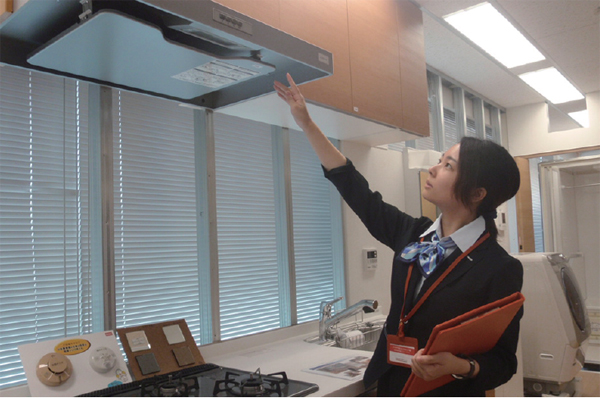 プレミアホームアシスト　マンションを再現した研修スタジオで実施作業を行った