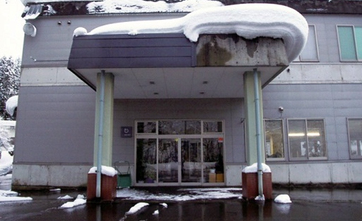 カンキョー　融雪ヒーターあり（屋根左側）