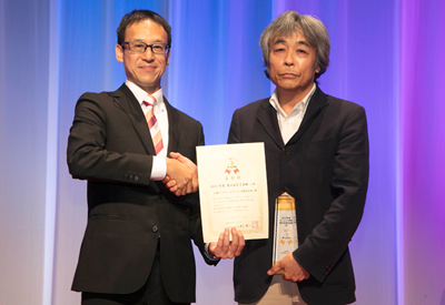 山商リフォームサービスの山﨑晶弘社長（右）とホームプロの井上秀一社長