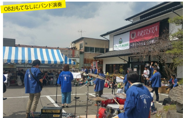 リフォームワン　スタッフによるバンド演奏が行われた