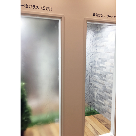 日本板硝子ビルディングプロダクツ　通常ガラスとの機能比較を体感できる