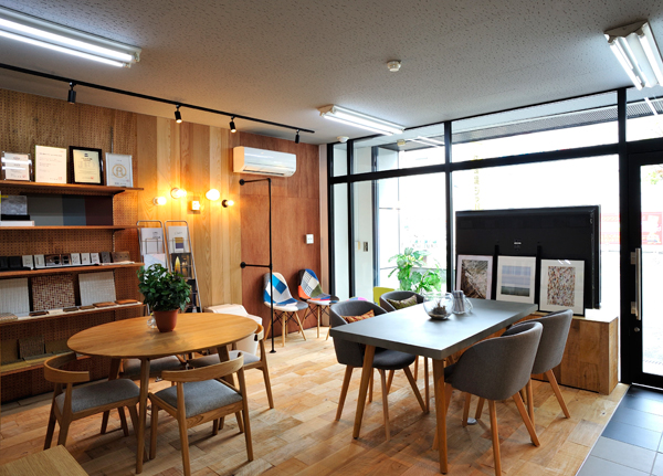 住環境ジャパン　さまざまな建材をその場で比較できる