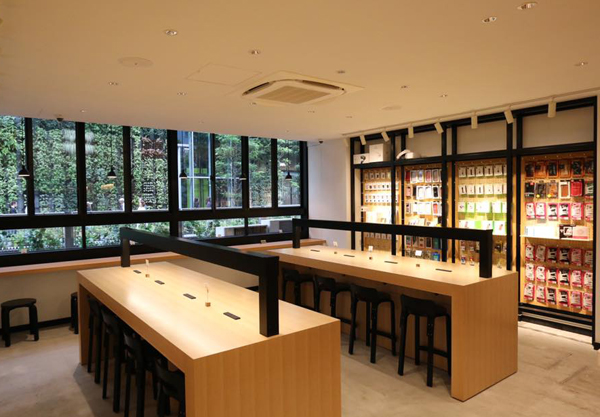 直営のエックスモバイルカフェ