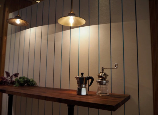 関西ペイント　「おうちでcafe」がテーマの塗装壁面