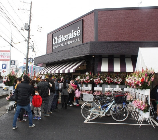サン・リフォーム　シャトレーゼ南岩国店オープン日の様子