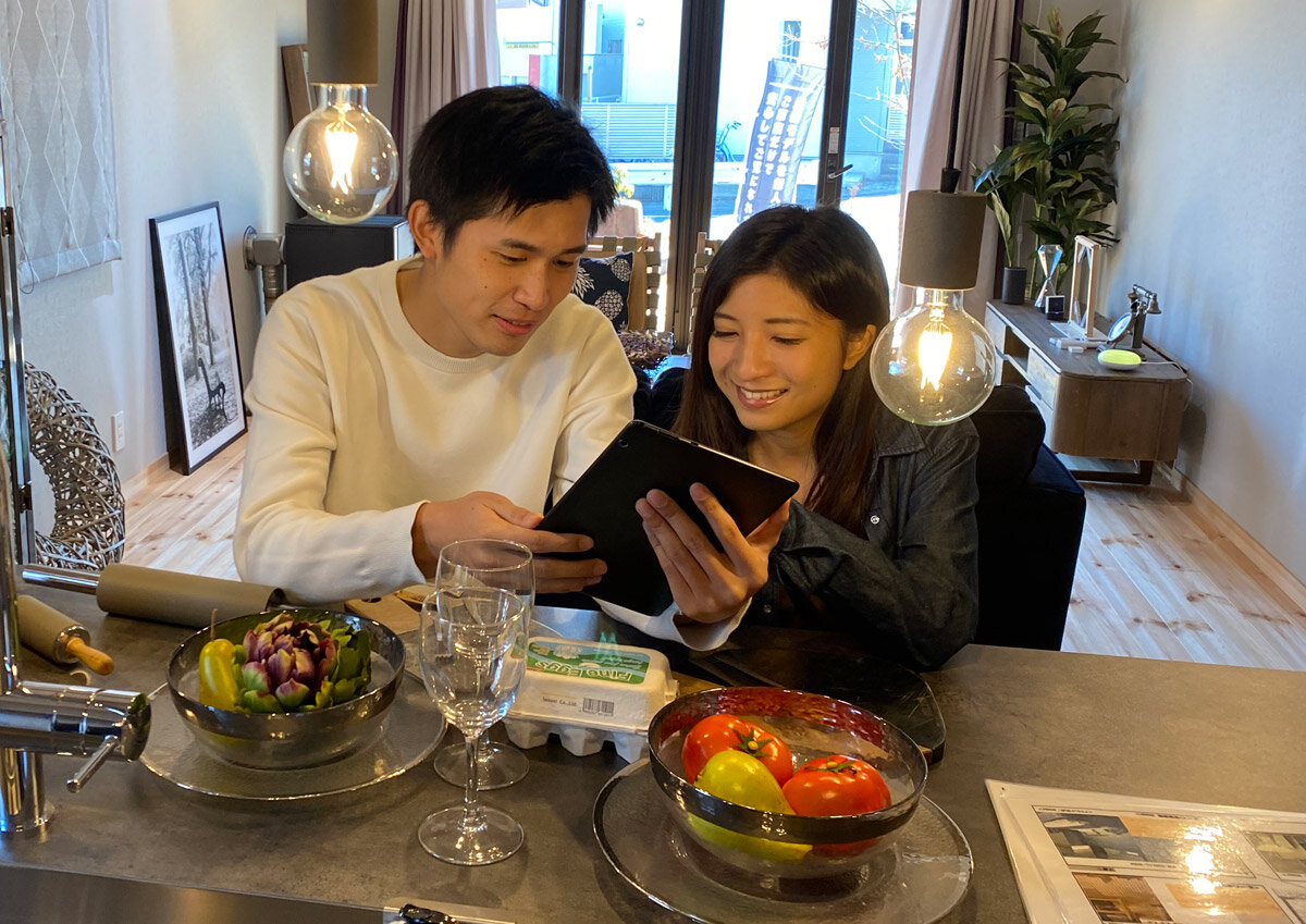 頼人　来場者はスタッフを気にせず内覧できる