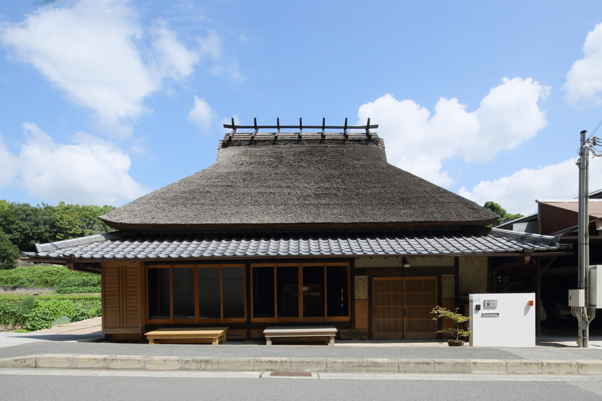 あかい工房 築160年の社屋は神戸市登録文化財に登録されている