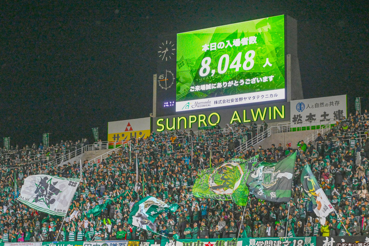 「サンプロアルウィン」と打ち出されたスタジアム