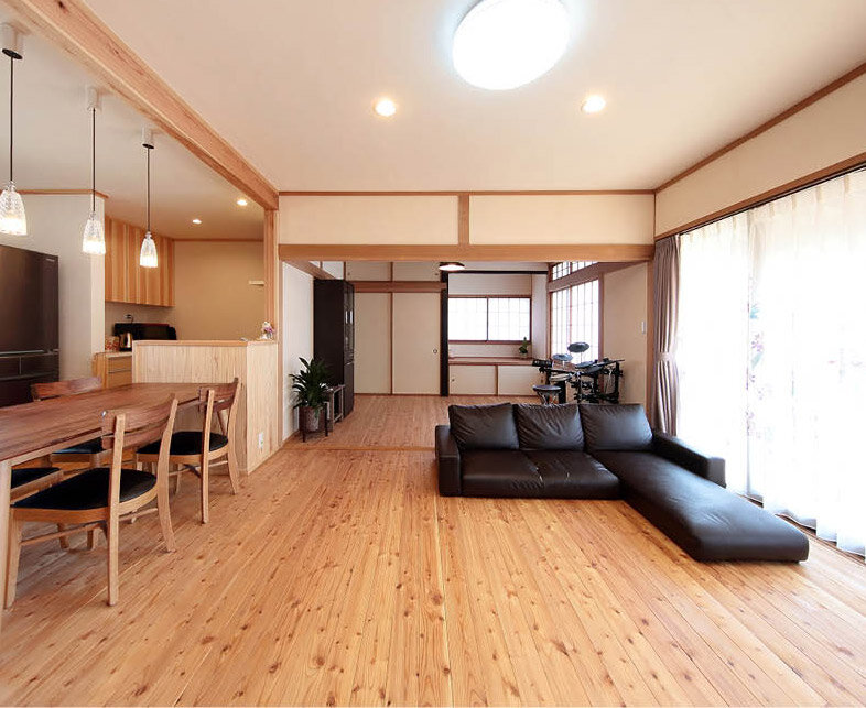 四季の住まい　地元の無垢材を使用したリノベーション