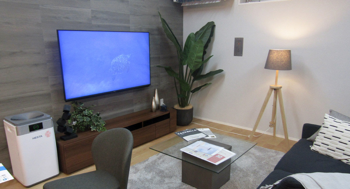 大倉　モデルルームにあるテレビやライトは、声をかけるだけで作動する