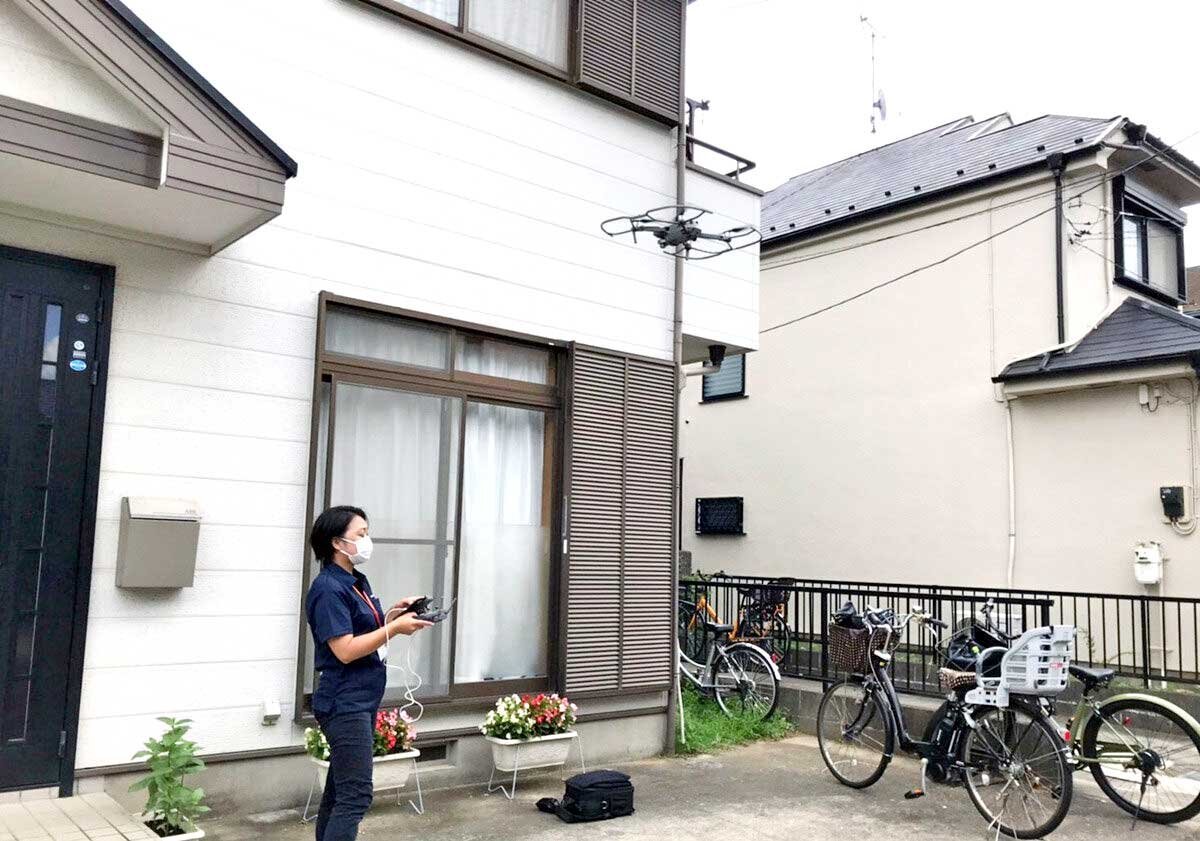 ヤマモトホールディングスは屋根点検を行う際にドローンを活用