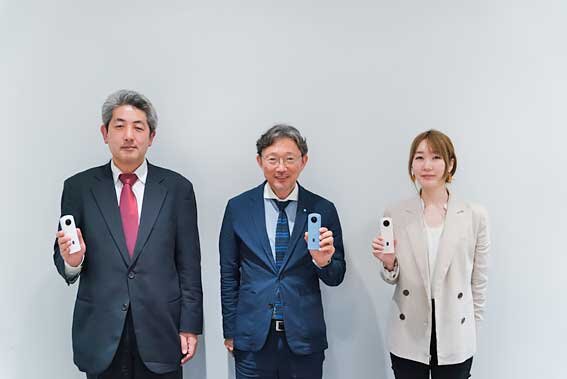 営業企画課の北見啓輔氏（左）久松光雄氏（中）と座間友理香氏（右）
