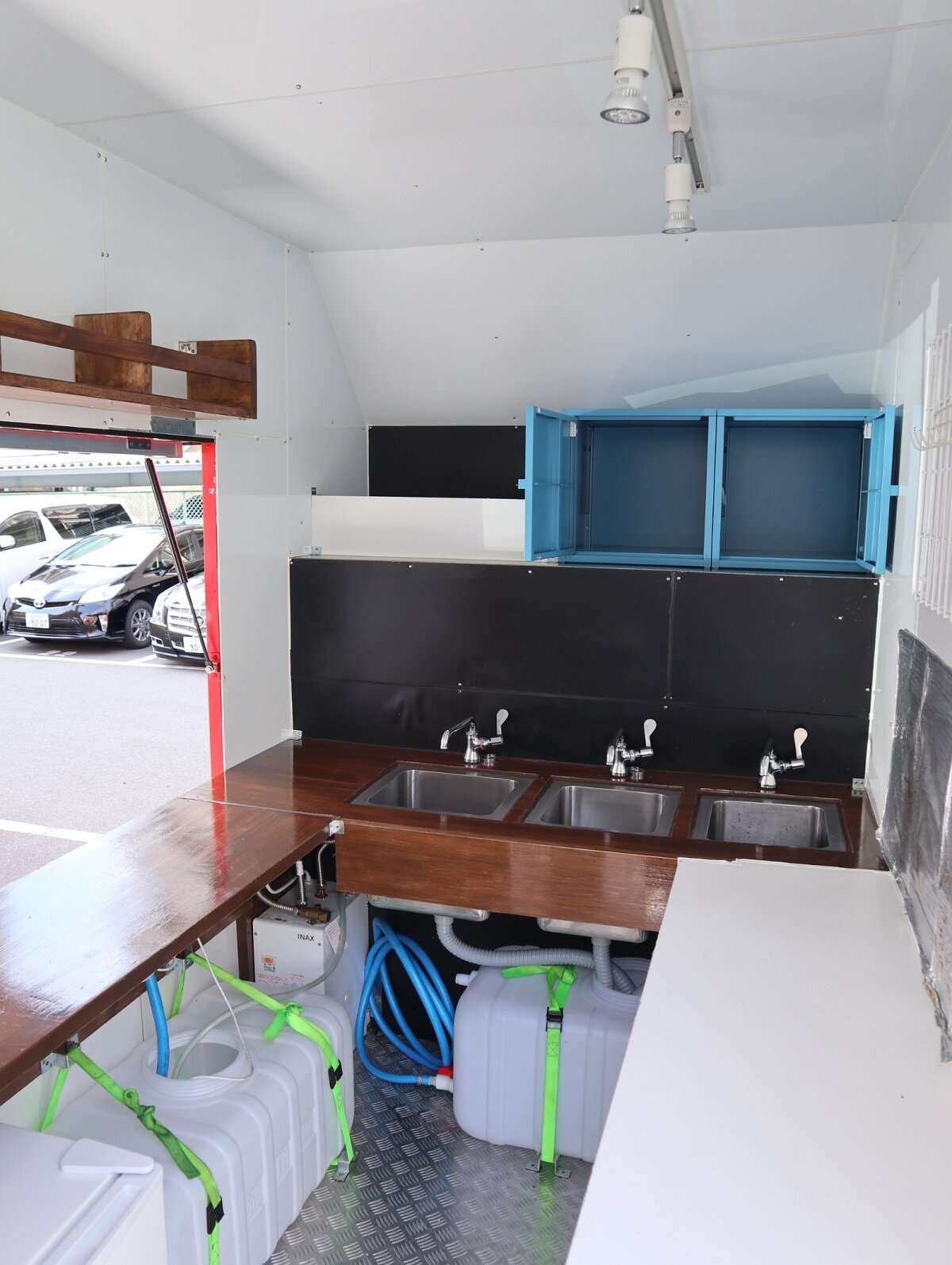 アート建装　要望に合わせてキッチンや棚を施工する